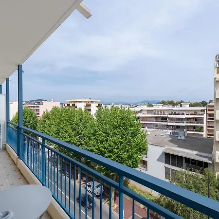 4 Persons - Center - Clim - 2 Mins Of - Juan Les Pins - And Sun