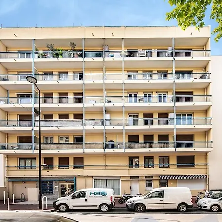 4 Persons - Center - Clim - 2 Mins Of - Juan Les Pins - And Sun