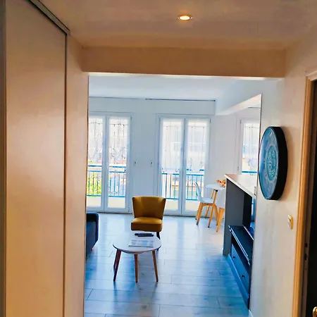 4 Persons - Center - Clim - 2 Mins Of - Juan Les Pins - And Sun *