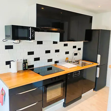 4 Persons - Center - Clim - 2 Mins Of - Juan Les Pins - And Sun *